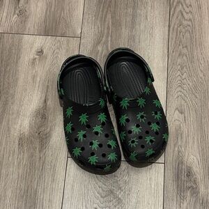 Crocs with Hemp Design